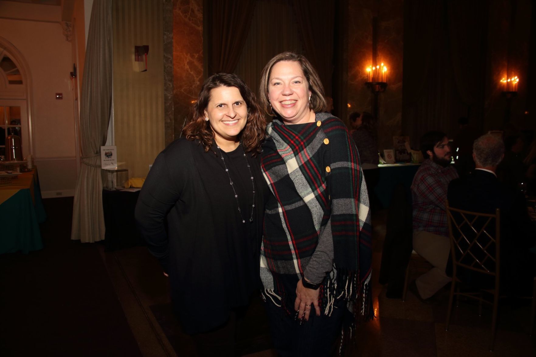 Mondi Ghasedi, Amanda McNelley